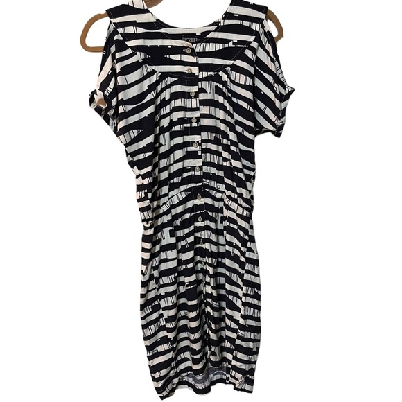 !!SOLD!! MOCIUN DRESS PRINT COLD SHOULDER SIZE SMALL - Picture 6 of 11